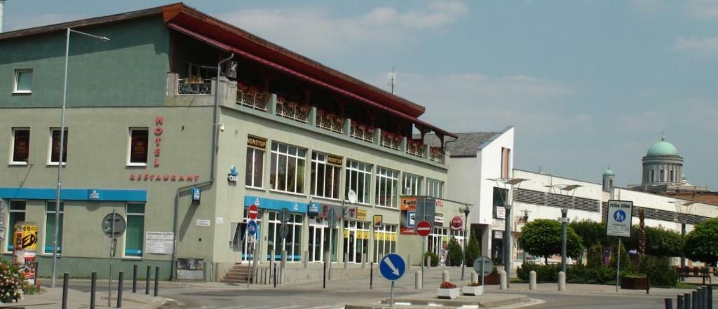 Europa Penzion Štúrovo Buitenkant foto